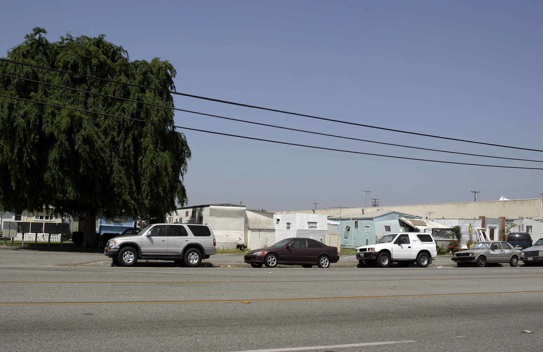 Ace MHP in Downey, CA - Foto de edificio