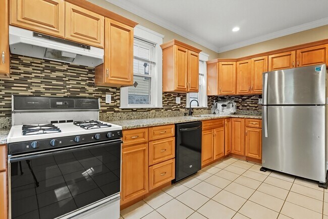 32 Walnut St in Arlington, MA - Building Photo - Building Photo
