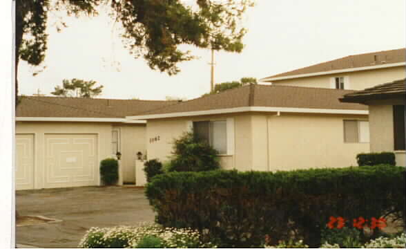 1062 Topaz Ave in San Jose, CA - Foto de edificio - Building Photo