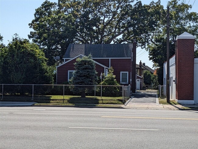 property at 188 Little East Neck Rd