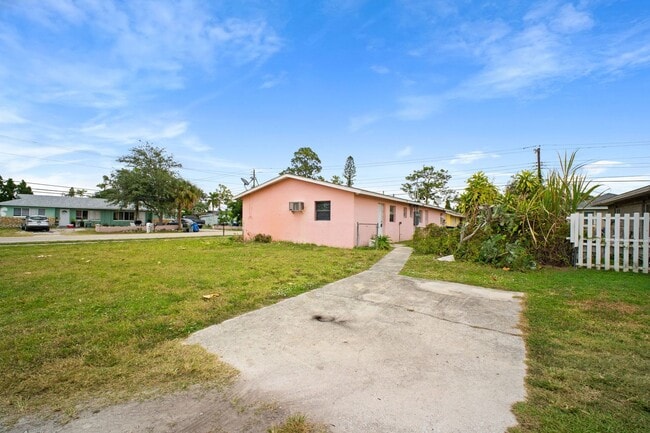 1604-1608 Oak Dr in Ft. Myers, FL - Building Photo - Building Photo