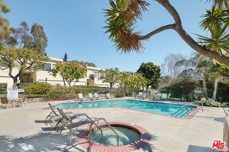 6476 Cavalleri Rd in Malibu, CA - Building Photo - Building Photo