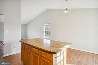 102 W Deer Park Rd in Gaithersburg, MD - Building Photo - Building Photo
