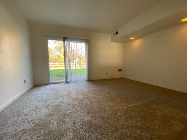 702 Hemlock Square in Zelienople, PA - Building Photo - Building Photo