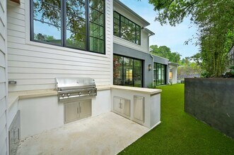 2400 Bridle Path in Austin, TX - Building Photo - Building Photo