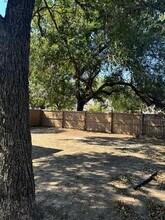 908 N Gaines St in Ennis, TX - Building Photo - Building Photo