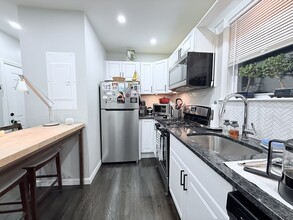 249 Everett St in Boston, MA - Building Photo - Building Photo