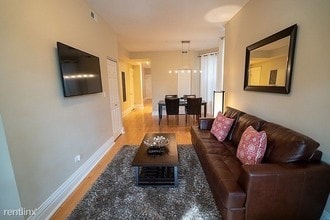 3249 N Hoyne Ave in Chicago, IL - Building Photo - Building Photo