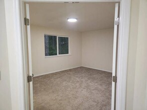 10305 Eckenstam Johnson Rd in Anderson Island, WA - Foto de edificio - Building Photo