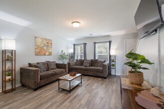 196 Goldenrod in Livingston, TX - Building Photo - Building Photo