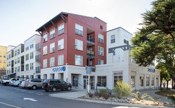 Oceanview Village Condos in San Francisco, CA - Foto de edificio - Building Photo