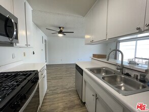 1218 McClellan Dr in Los Angeles, CA - Building Photo - Building Photo