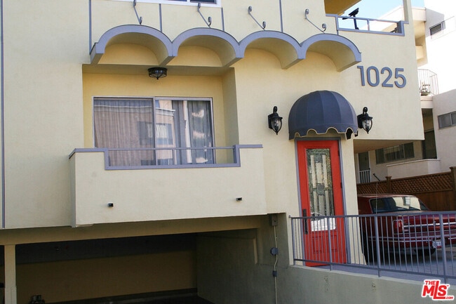 1025 S Sherbourne Dr in Los Angeles, CA - Building Photo - Building Photo