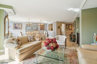 10 Smith Manor Blvd in West Orange, NJ - Building Photo - Building Photo