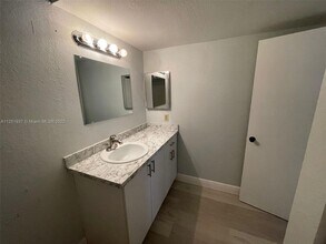 3310 Pinewalk Dr N-Unit -1835 in Margate, FL - Building Photo - Building Photo