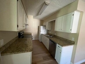 12227 11th St in Santa Fe, TX - Foto de edificio - Building Photo