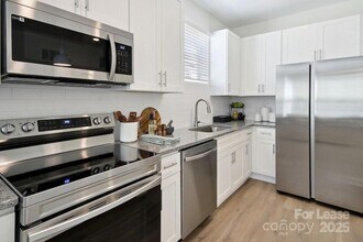 13511 Montoy Wy, Unit B1 in Charlotte, NC - Foto de edificio - Building Photo