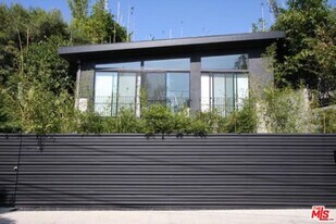 2849 Seattle Dr in Los Angeles, CA - Building Photo