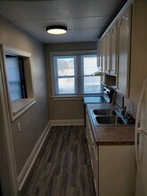 1412 N 68th St 6 unit in Wauwatosa, WI - Foto de edificio - Interior Photo
