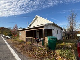 665 Blennerhassett Heights Rd in Parkersburg, WV - Building Photo