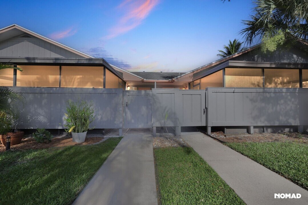 4067 NW Cinnamon Tree Cir in Jensen Beach, FL - Building Photo