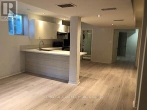 130 Ashdale Ave in Toronto, ON - Building Photo - Building Photo