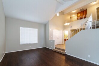 102 Montclair Dr in Henderson, NV - Foto de edificio - Building Photo