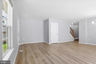 504 Autumn Wind Way in Rockville, MD - Building Photo - Building Photo