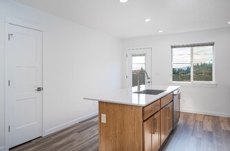 128 W View Dr in Kalispell, MT - Building Photo - Building Photo