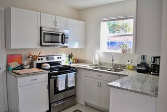 939 Deckner Ave SW in Atlanta, GA - Building Photo - Building Photo