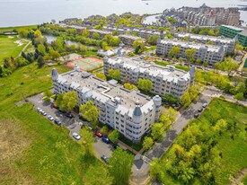 15 Freedomway in Jersey City, NJ - Building Photo