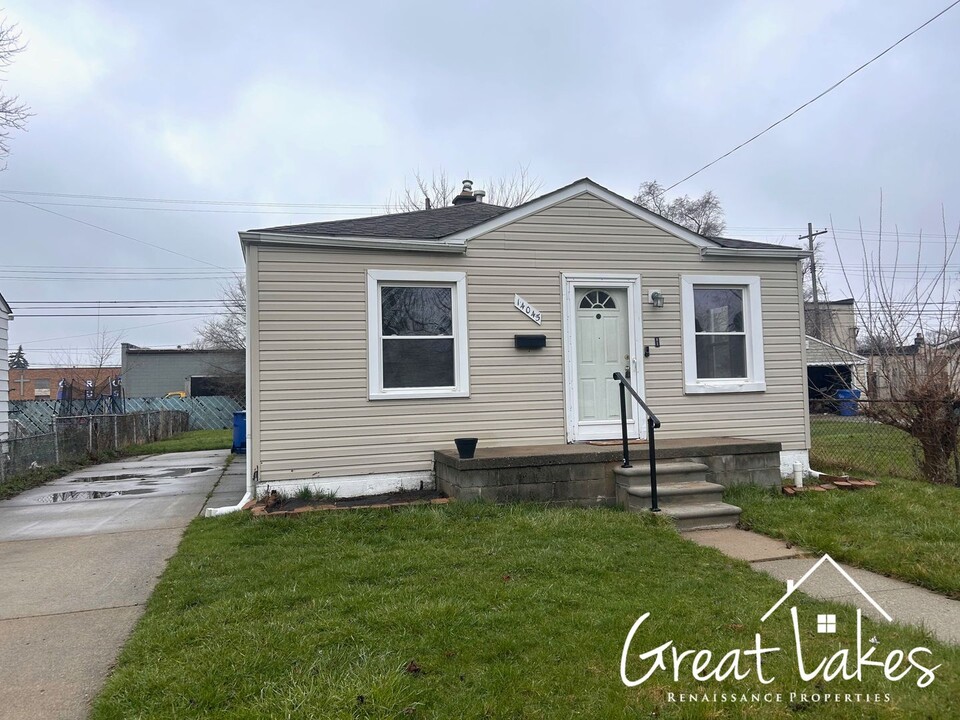 14045 Hobart Ave in Warren, MI - Building Photo