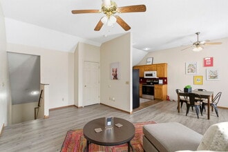 Beartown Townhomes in Springfield, MO - Building Photo - Building Photo