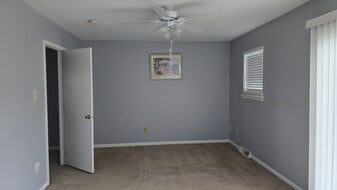 22 Oyster Bay Rd, Unit H in Absecon, NJ - Building Photo