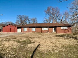 5762 Armstrong St in Wichita, KS - Building Photo