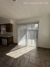 2724-2728 S Sallee Ct in Visalia, CA - Foto de edificio - Building Photo