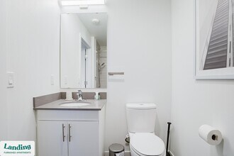 1419 24th Ave, Unit 324 in Seattle, WA - Foto de edificio - Building Photo