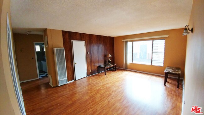 4106 Rosewood Ave in Los Angeles, CA - Building Photo - Building Photo