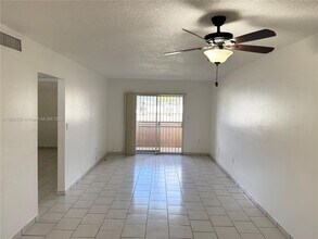 8990 SW 24th St in Miami, FL - Building Photo - Building Photo