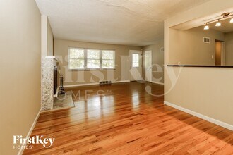 13420 Old Jamestown Rd in Florissant, MO - Building Photo - Building Photo