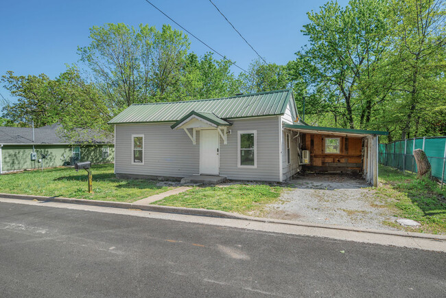 property at 2706 Quincy St