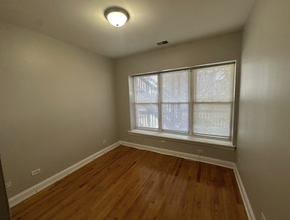 3641 W Leland Ave, Unit 2 in Chicago, IL - Building Photo - Building Photo