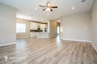 721 Shady Meadow Ln, Unit 1318 in Glenn Heights, TX - Foto de edificio - Building Photo