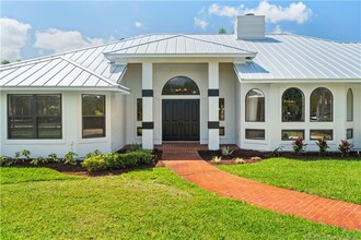 4704 SW Bermuda Way in Palm City, FL - Foto de edificio - Building Photo
