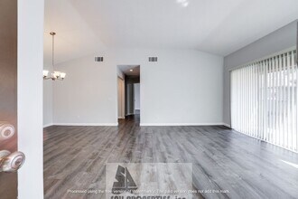 8034 E Snapdragon Ln in Anaheim, CA - Building Photo - Building Photo