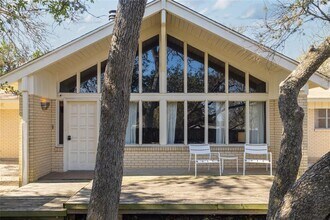 305 Reimer Ave in San Marcos, TX - Building Photo - Building Photo