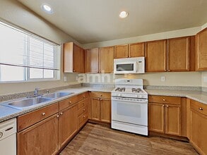 9161 Desirable Ct in Las Vegas, NV - Building Photo - Building Photo