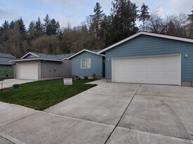 324 Holly Blvd in Kalama, WA - Building Photo