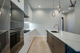 2108 Tillery St in Austin, TX - Foto de edificio - Building Photo