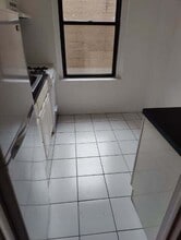 4960-4964 Broadway in New York, NY - Foto de edificio - Building Photo